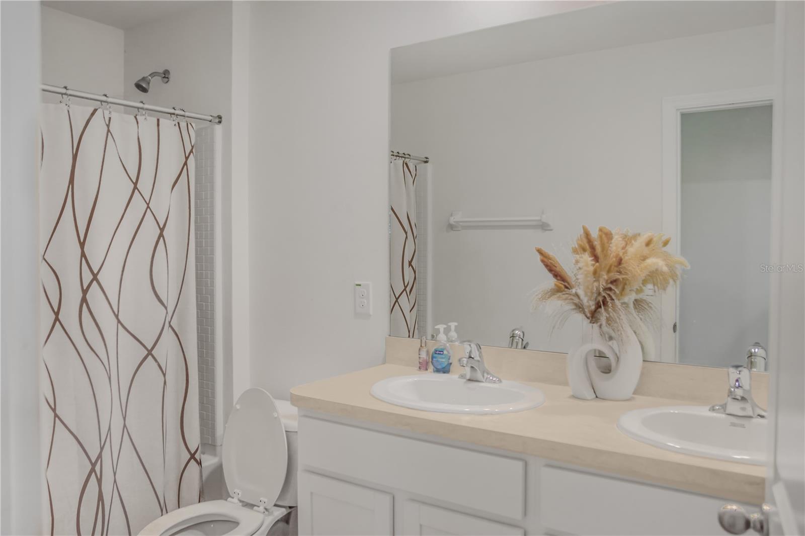 Image 26 of 29 For 16820 Delia Street