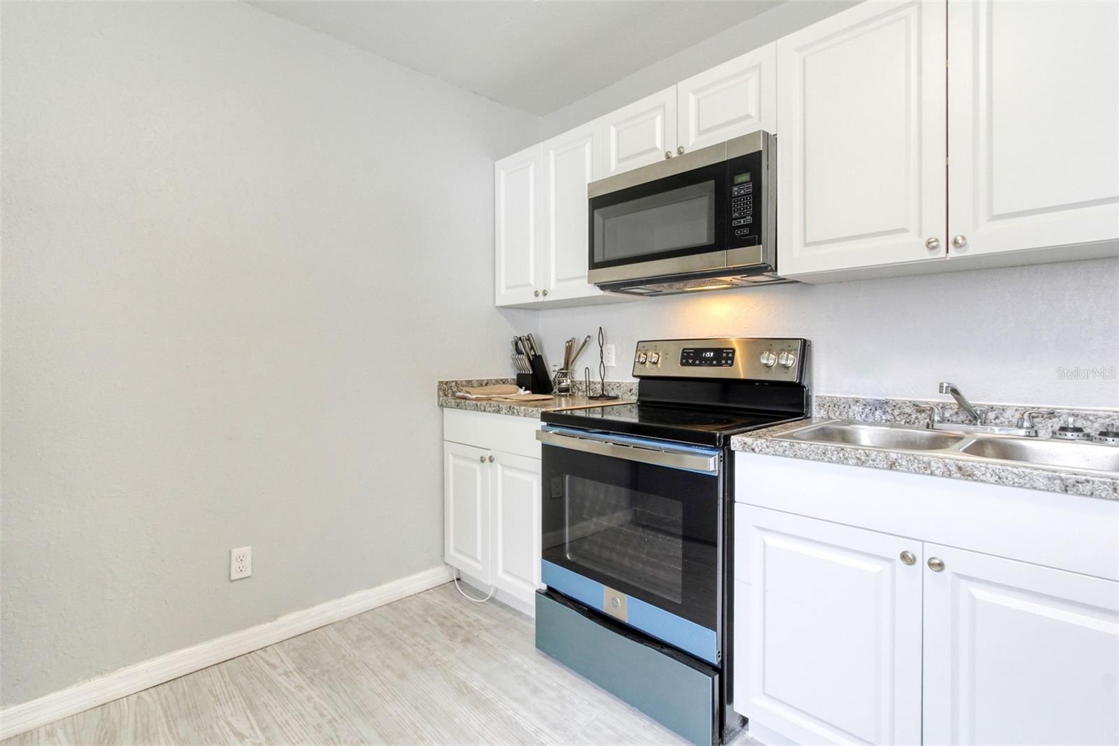 Image 4 of 9 For 685 Sears Avenue Ne 2