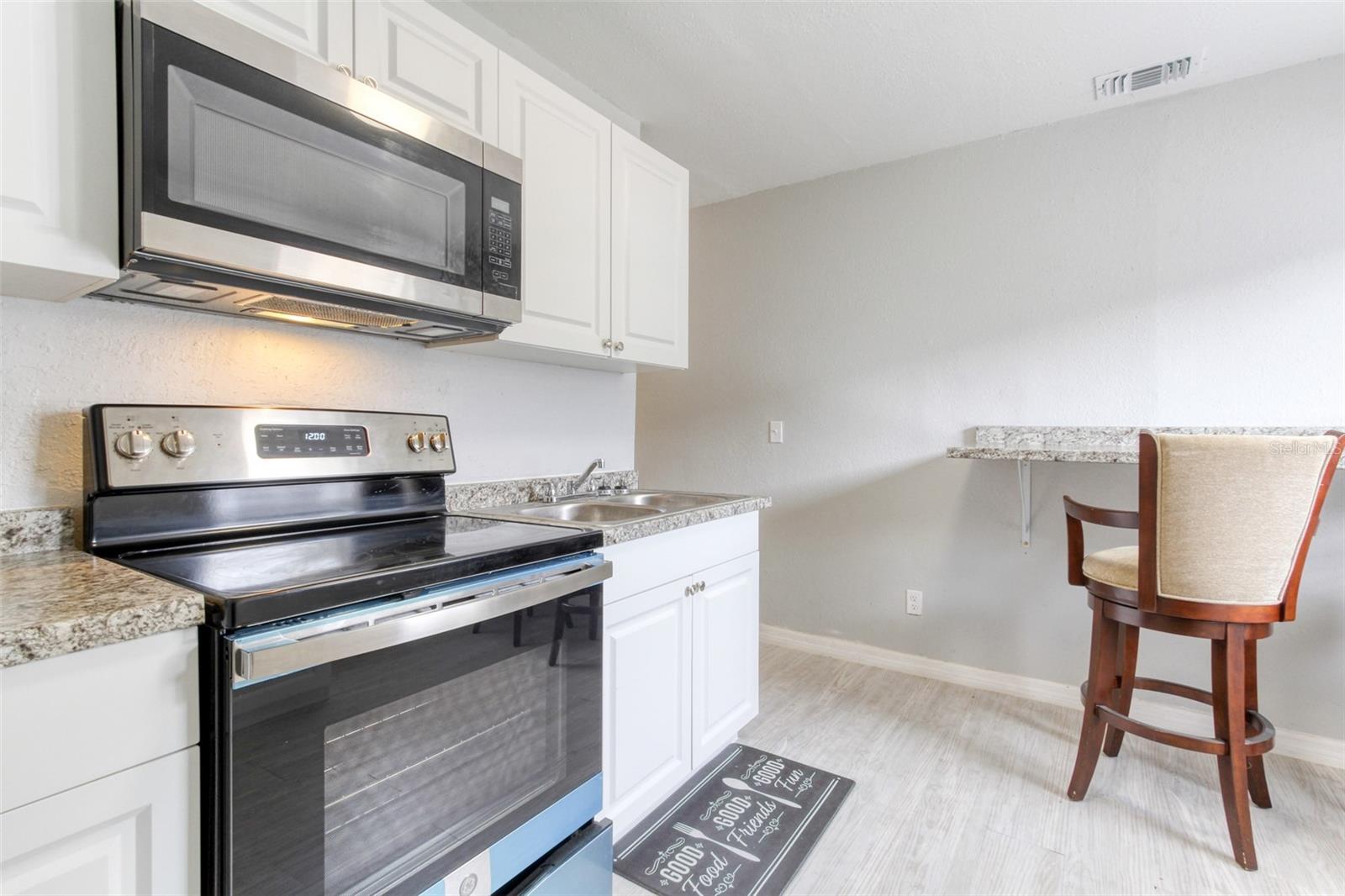 Image 5 of 9 For 685 Sears Avenue Ne 2