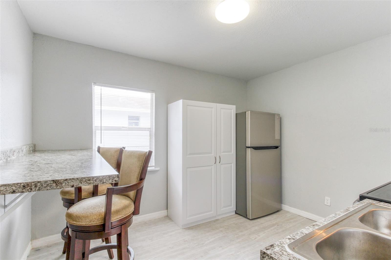 Image 6 of 9 For 685 Sears Avenue Ne 2