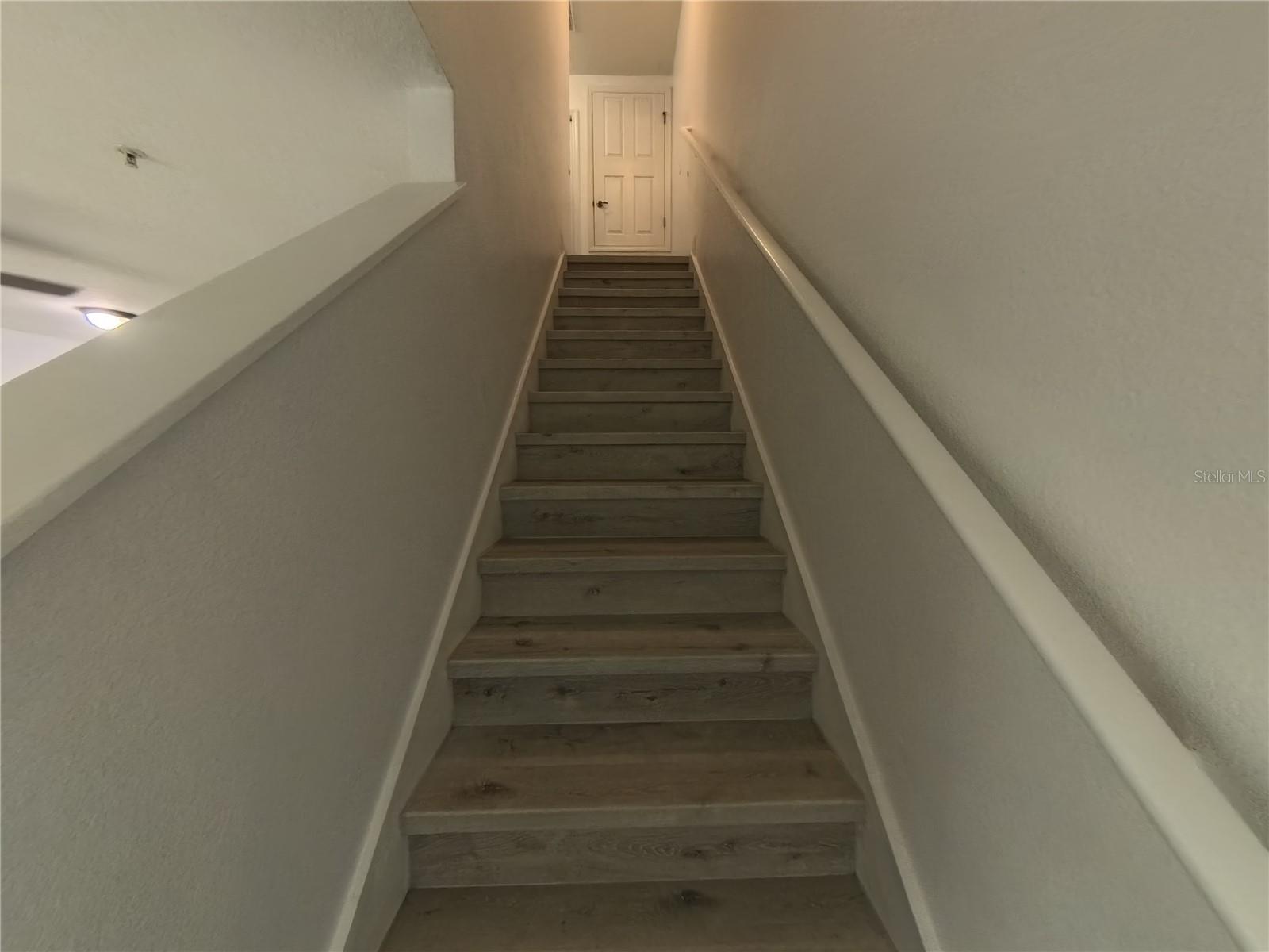 Image 11 of 18 For 215 Glowing Peace Lane 86