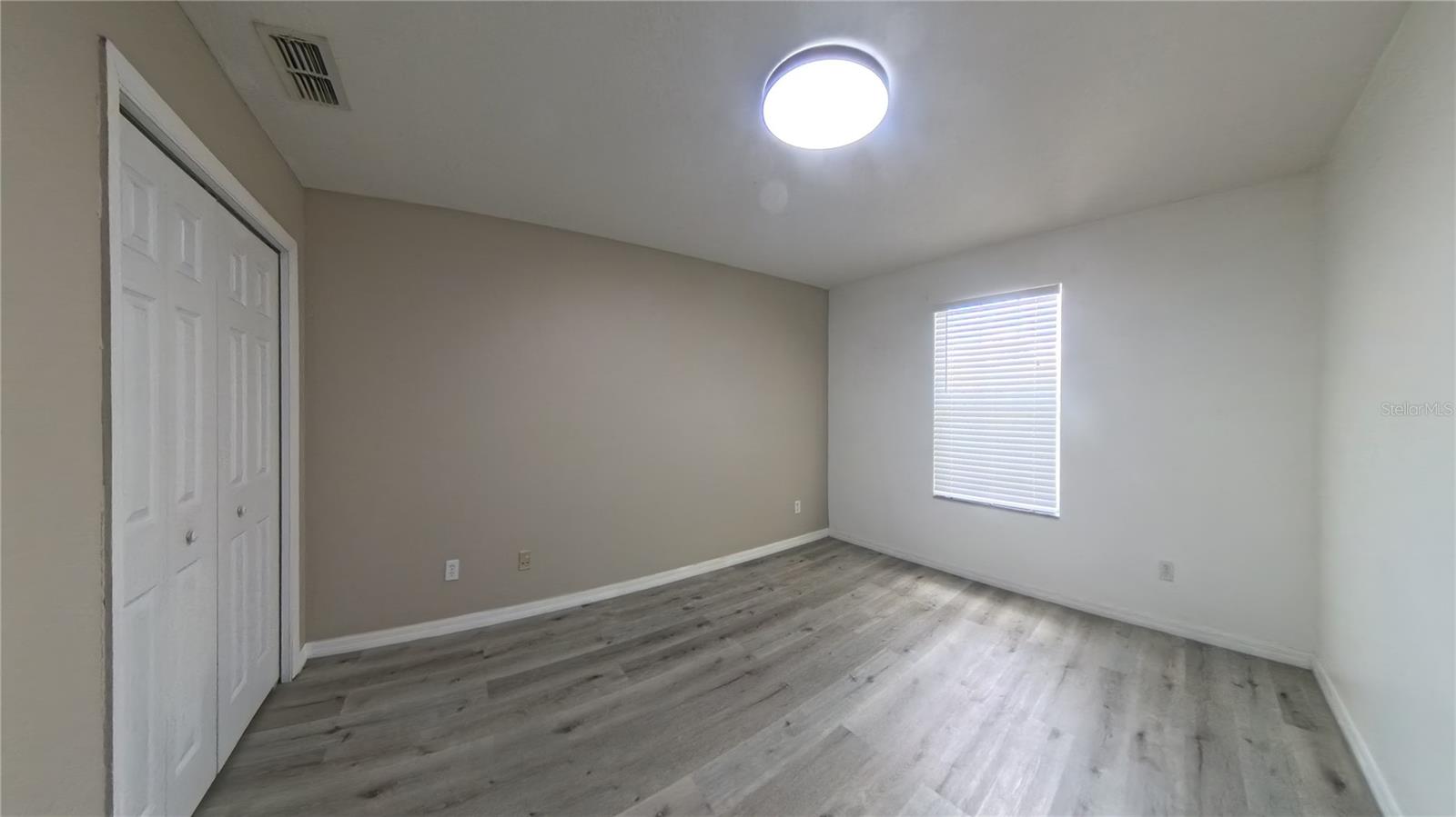 Image 13 of 18 For 215 Glowing Peace Lane 86