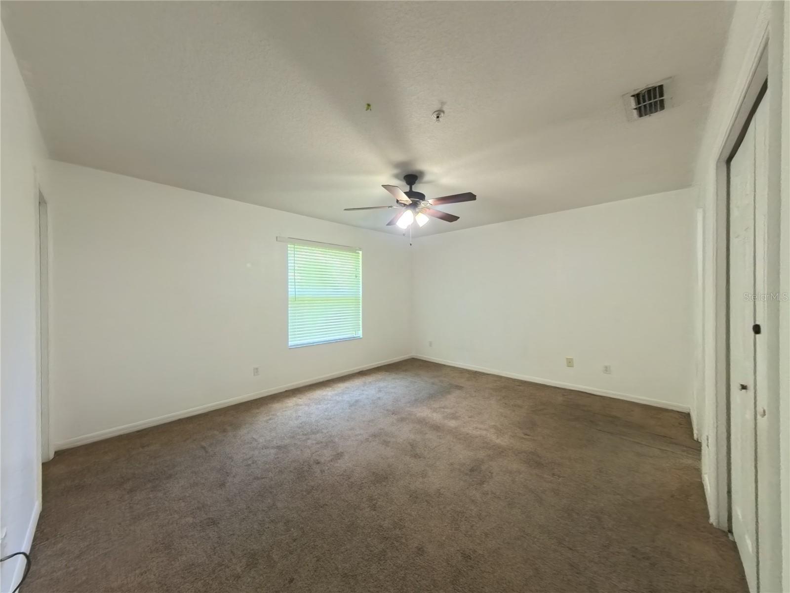 Image 15 of 18 For 215 Glowing Peace Lane 86