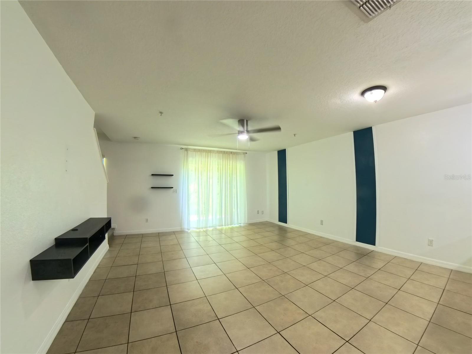 Image 4 of 18 For 215 Glowing Peace Lane 86