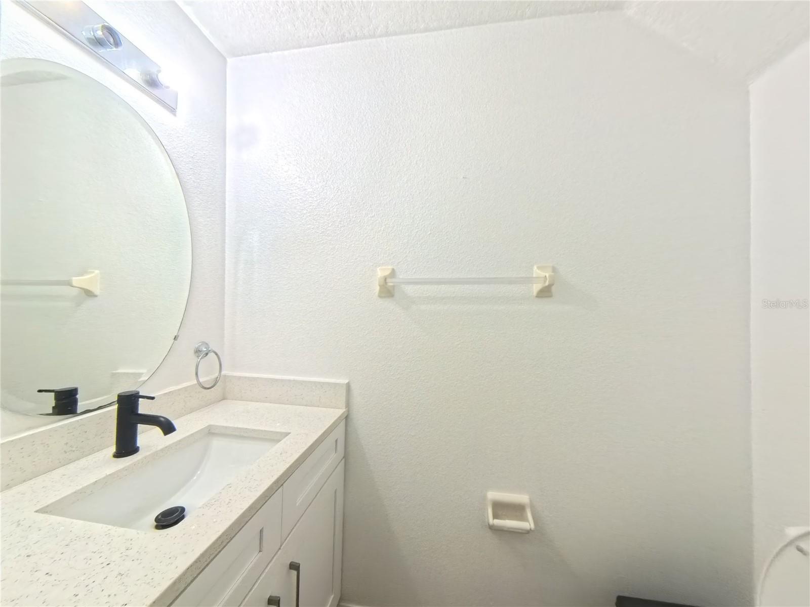 Image 9 of 18 For 215 Glowing Peace Lane 86