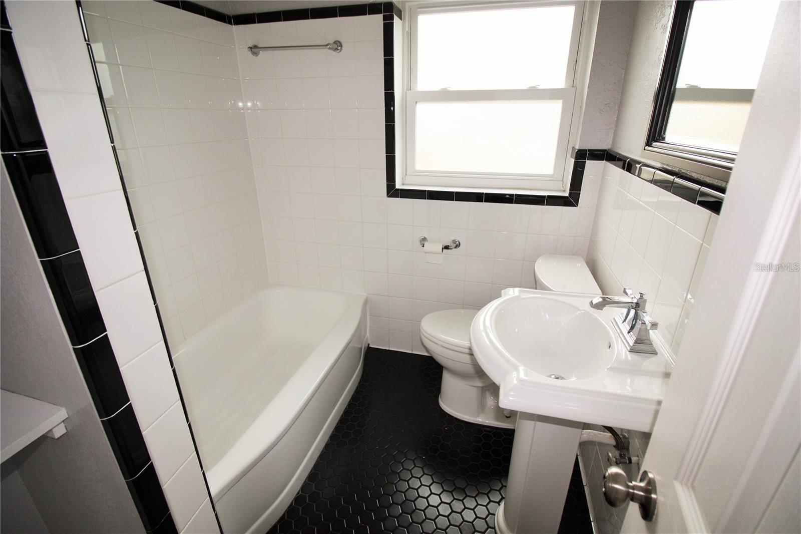 Image 11 of 21 For 1609 Tulane Street