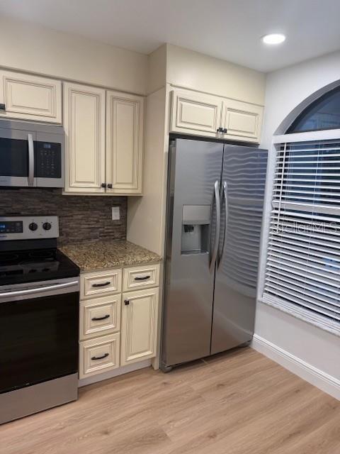 Image 13 of 33 For 25307 Northlake Drive 307