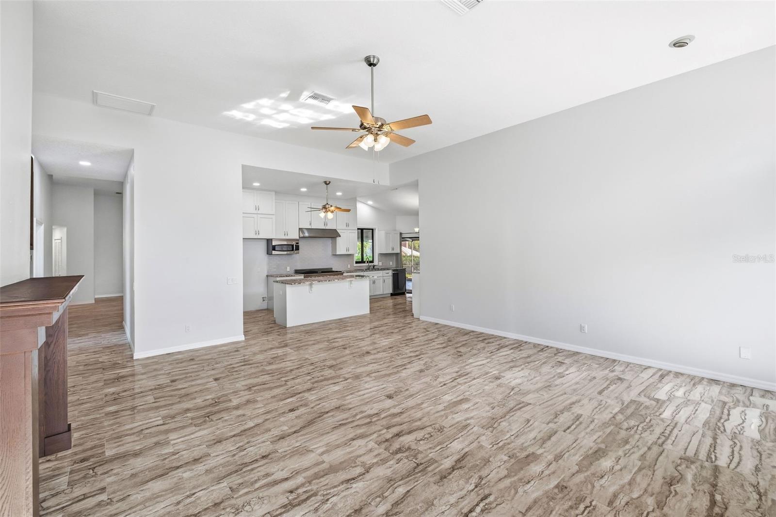 Image 12 of 48 For 365 Spaulding Cove