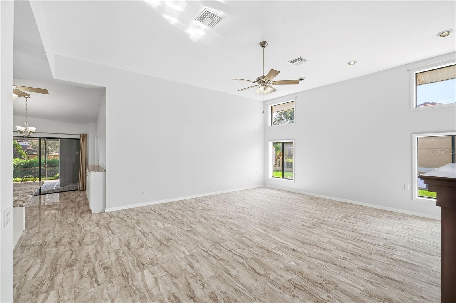 Image 13 of 48 For 365 Spaulding Cove