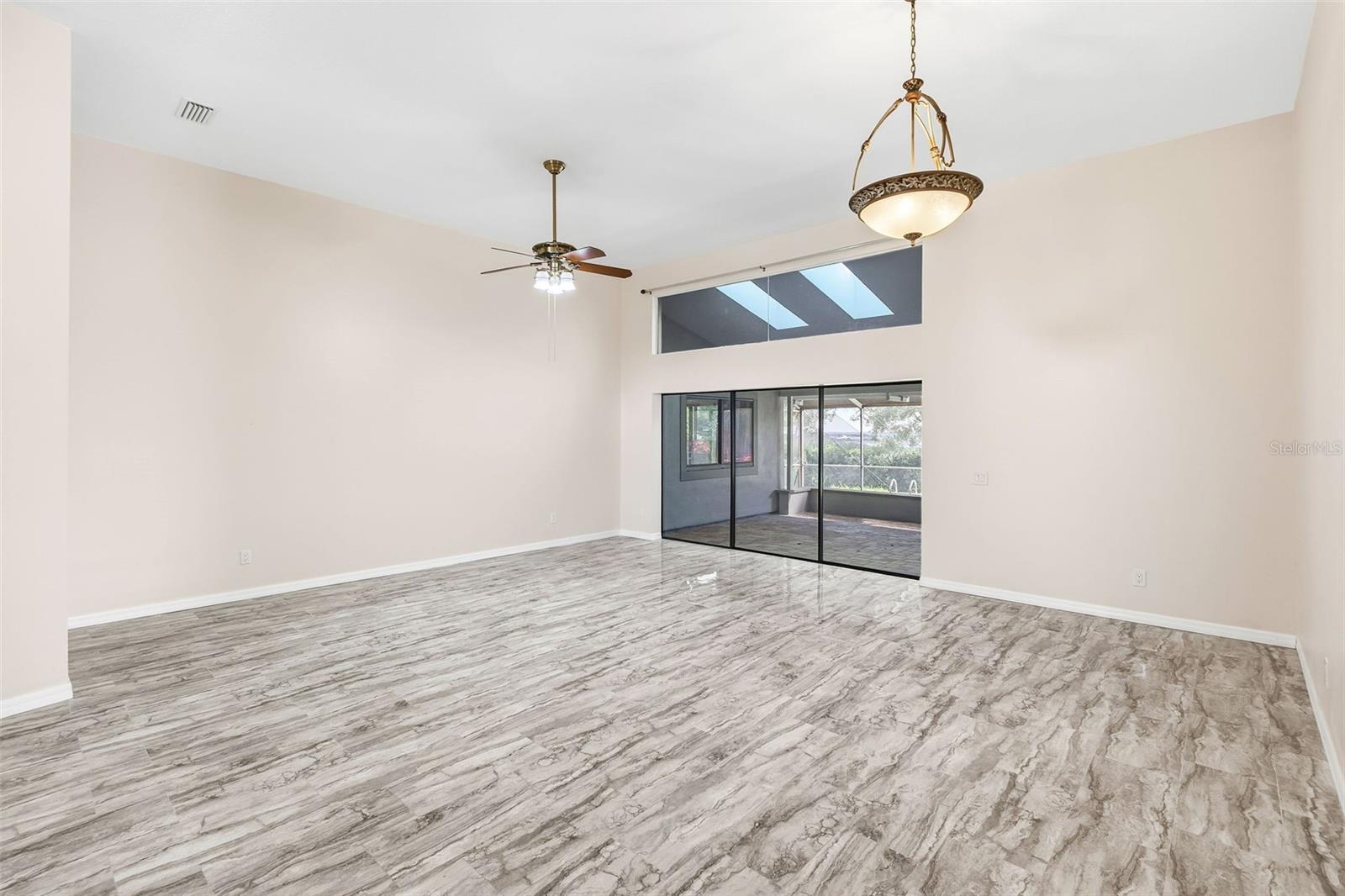 Image 16 of 48 For 365 Spaulding Cove