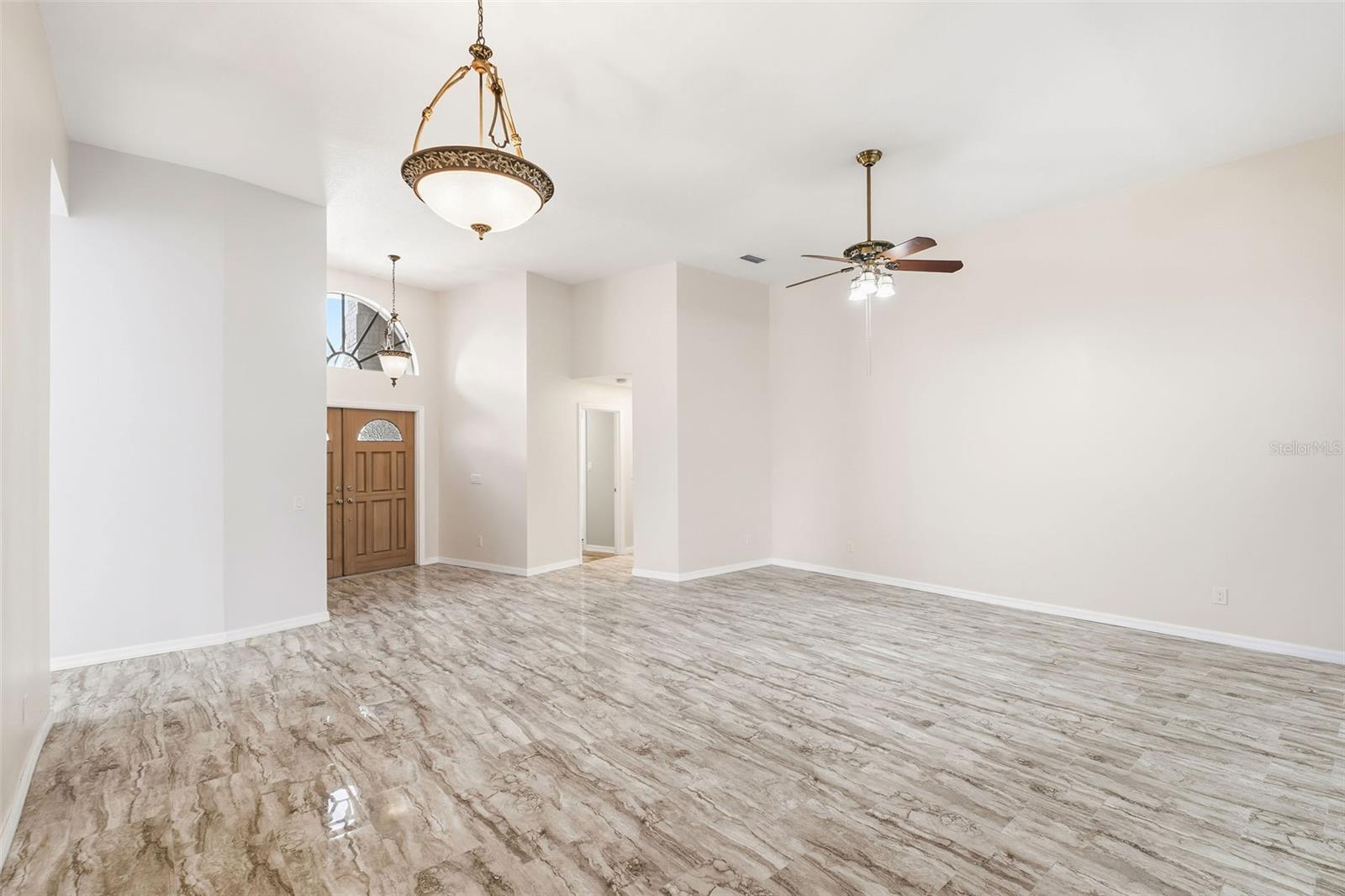 Image 17 of 48 For 365 Spaulding Cove