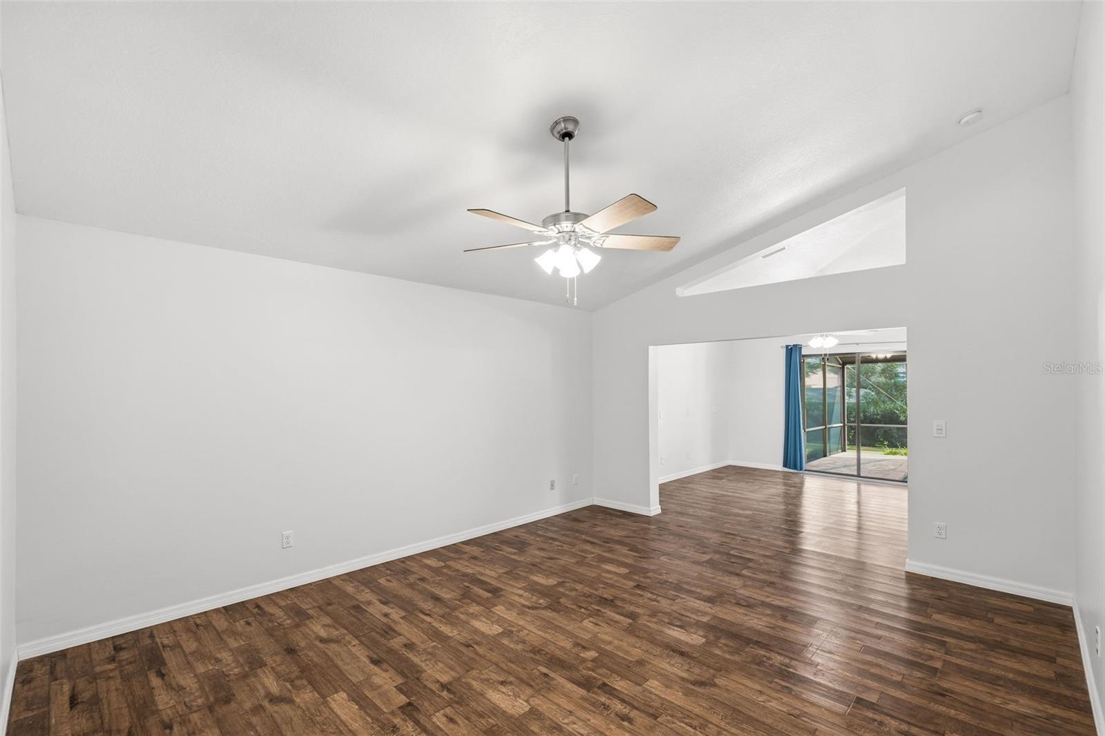 Image 18 of 48 For 365 Spaulding Cove