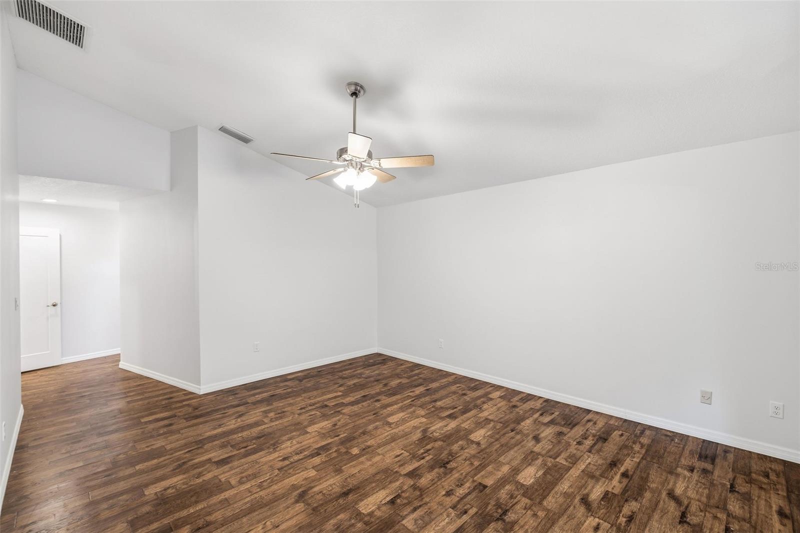 Image 19 of 48 For 365 Spaulding Cove