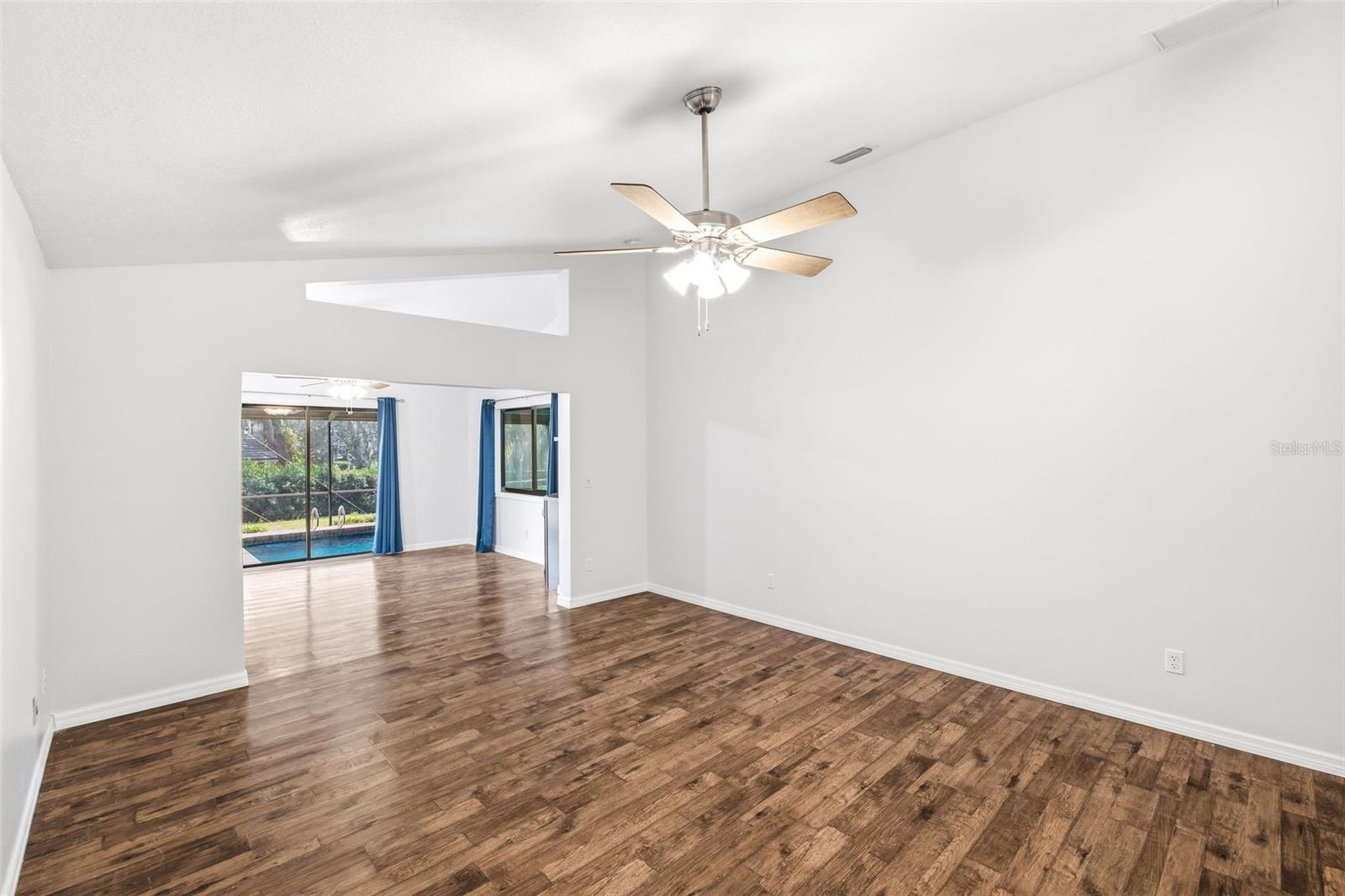 Image 22 of 48 For 365 Spaulding Cove