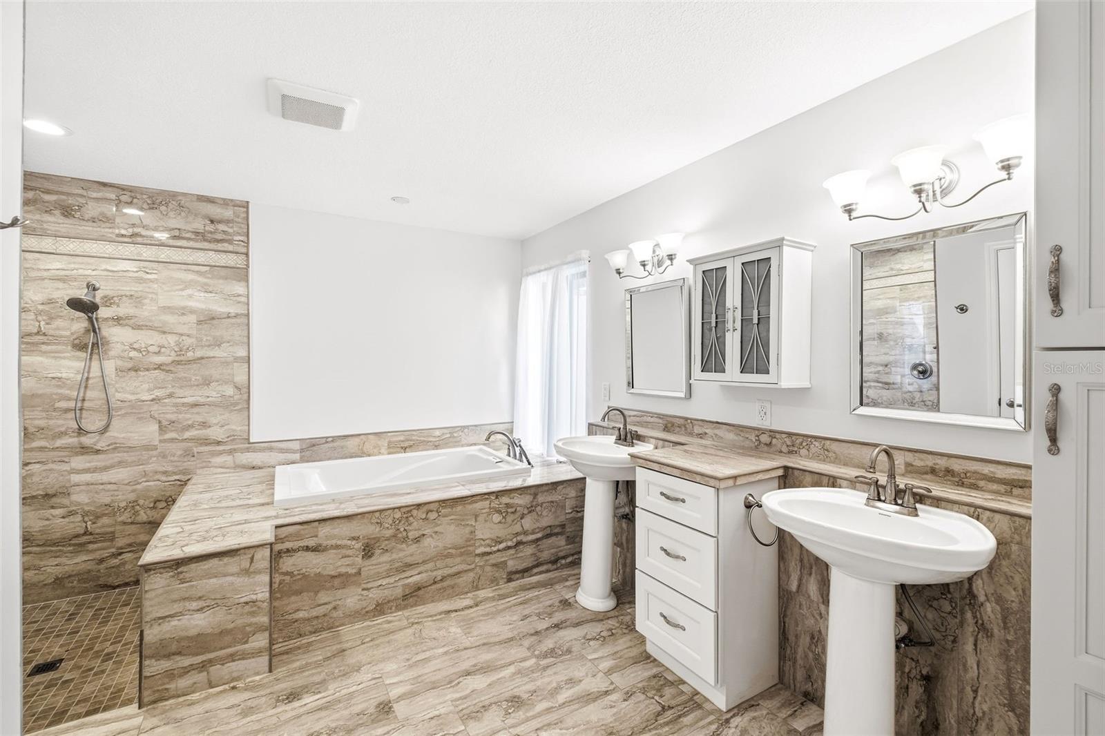 Image 24 of 48 For 365 Spaulding Cove