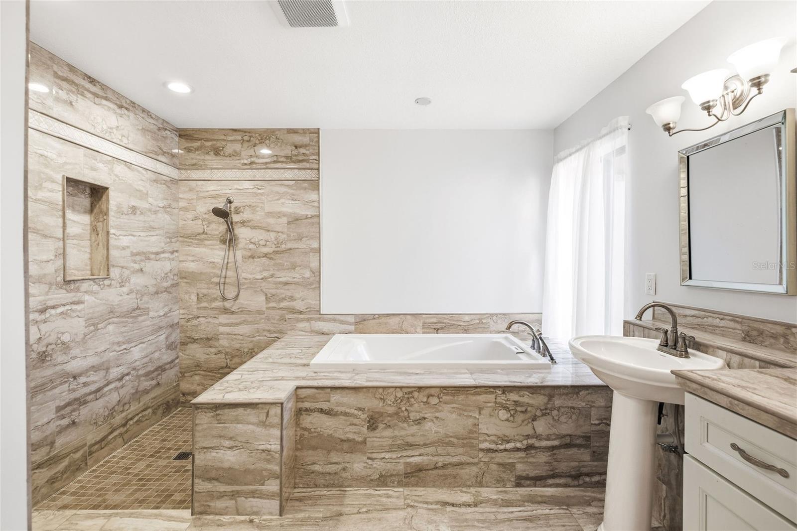 Image 25 of 48 For 365 Spaulding Cove