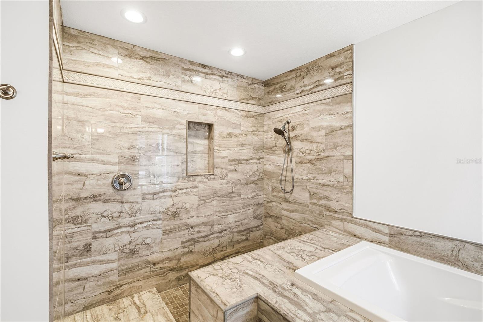 Image 26 of 48 For 365 Spaulding Cove