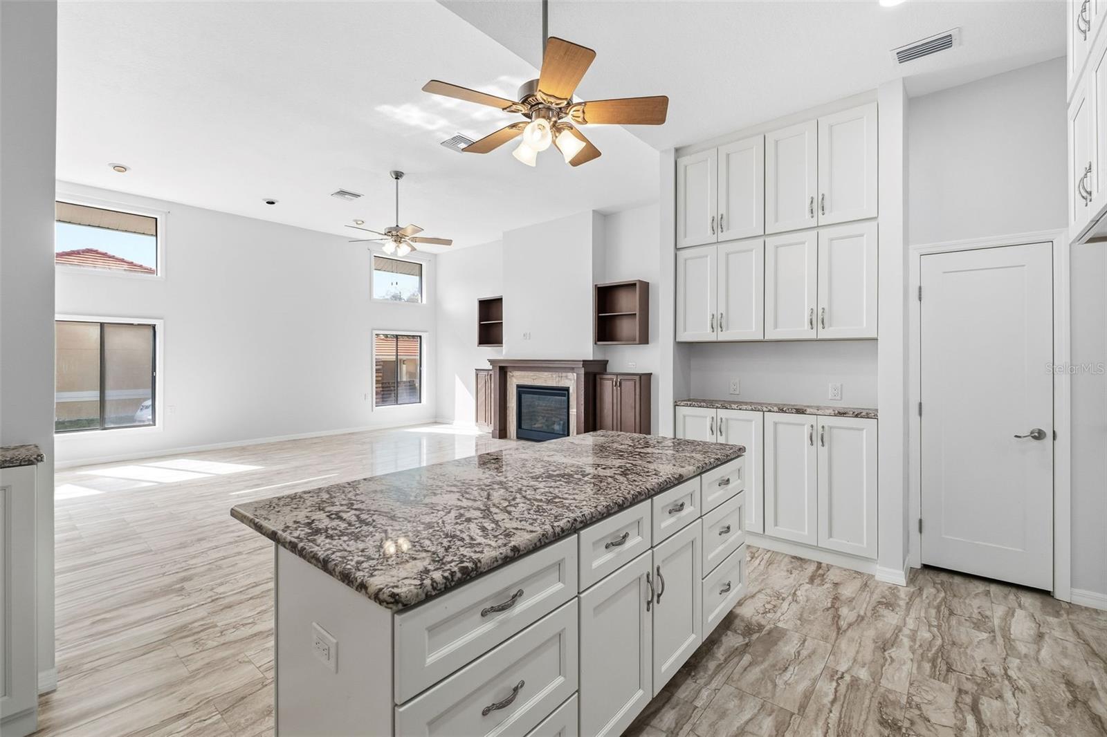 Image 3 of 48 For 365 Spaulding Cove