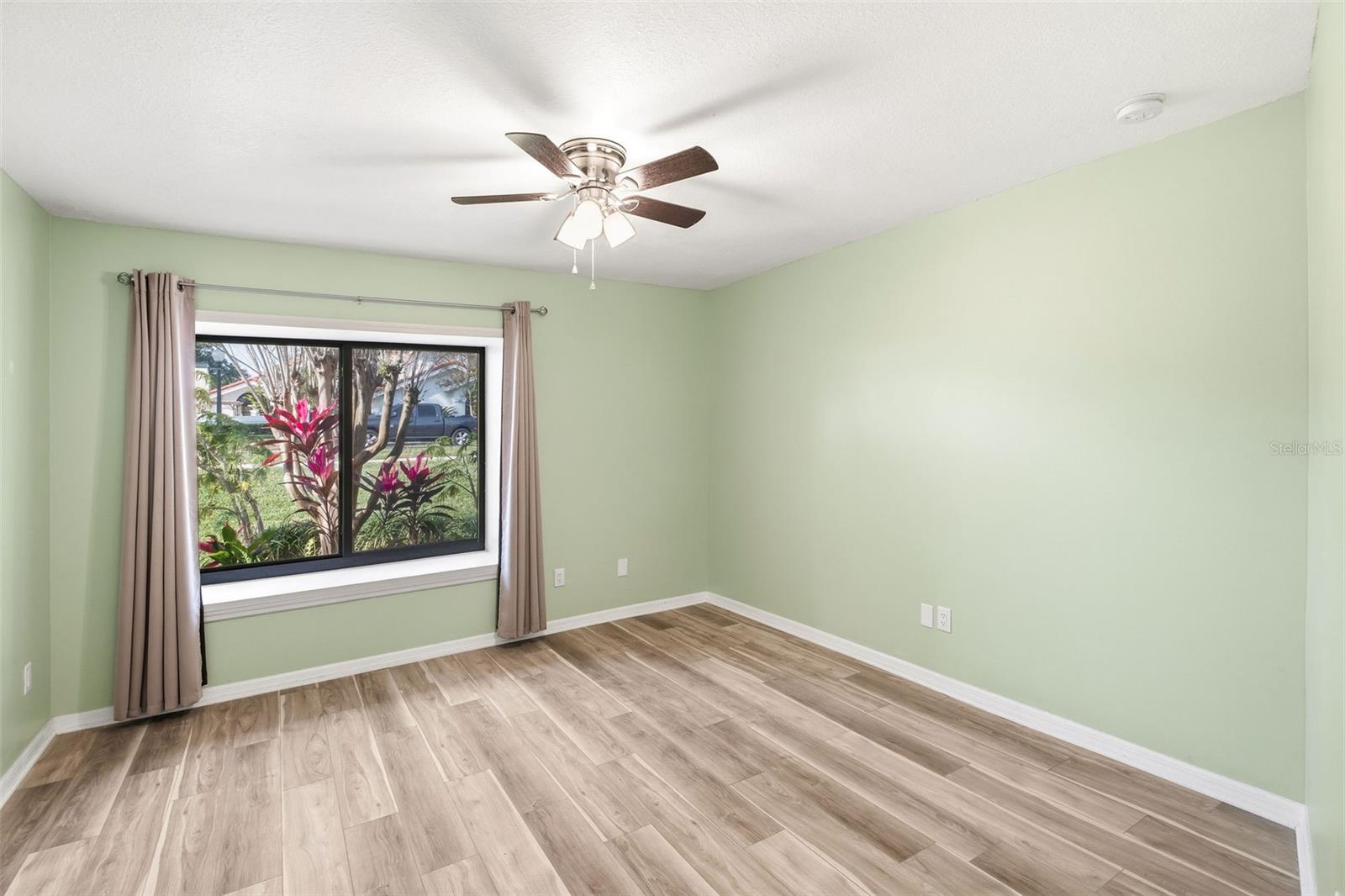 Image 30 of 48 For 365 Spaulding Cove