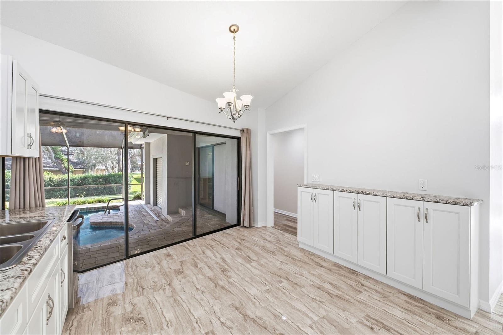 Image 7 of 48 For 365 Spaulding Cove