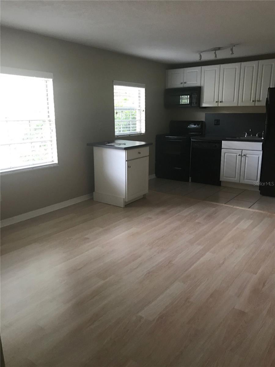 Image 7 of 14 For 1531 Catherine Street 36