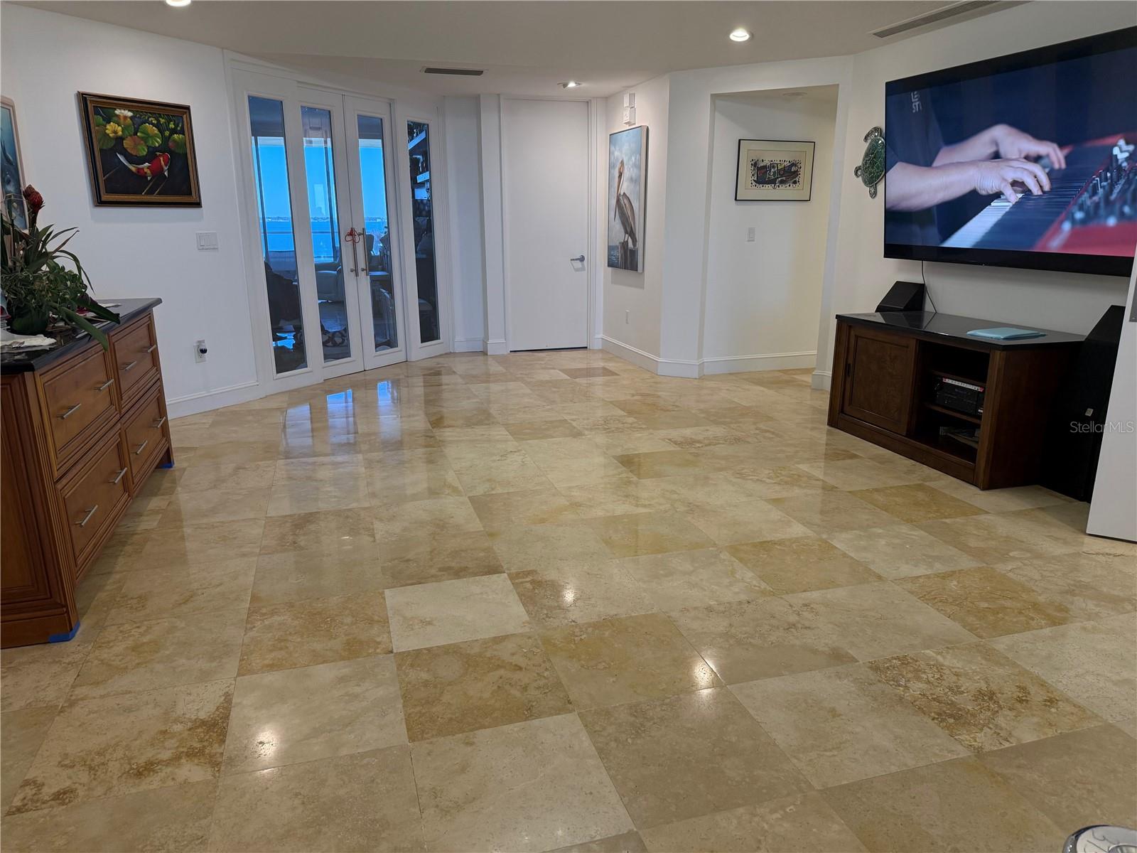 Listing photo id 13 for 3060 Grand Bay Boulevard 174