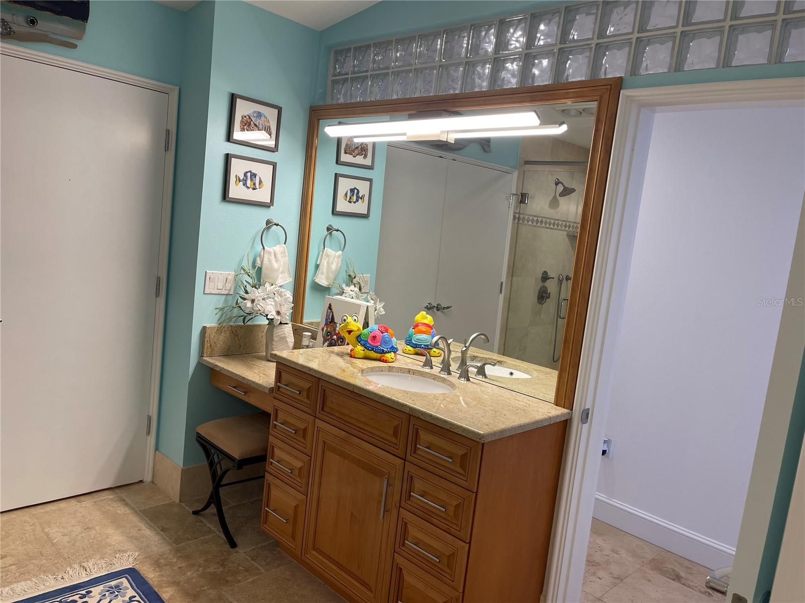 Listing photo id 19 for 3060 Grand Bay Boulevard 174