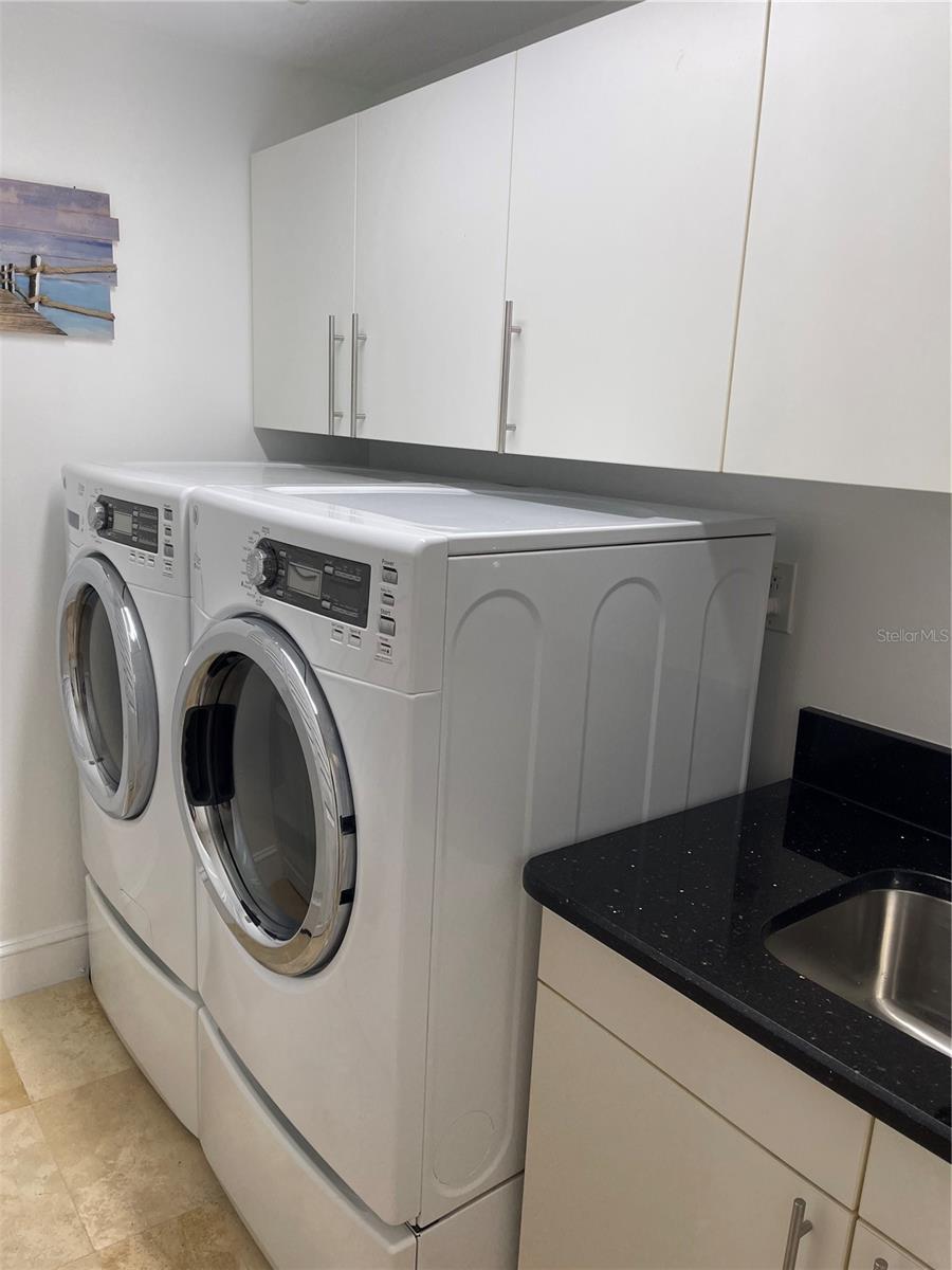 Listing photo id 30 for 3060 Grand Bay Boulevard 174