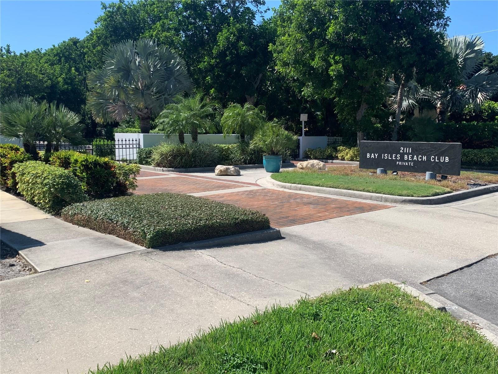 Listing photo id 35 for 3060 Grand Bay Boulevard 174