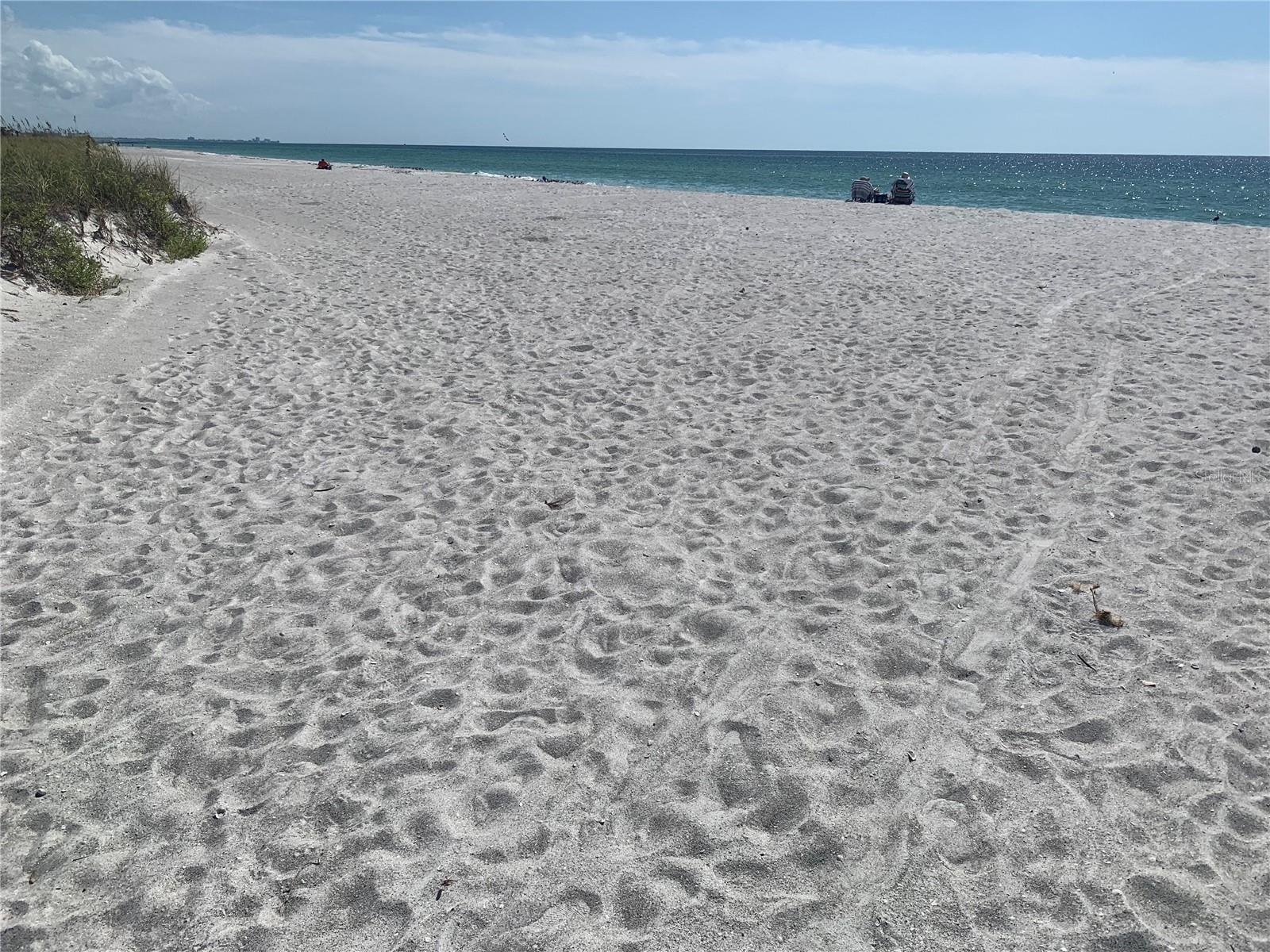 Listing photo id 37 for 3060 Grand Bay Boulevard 174