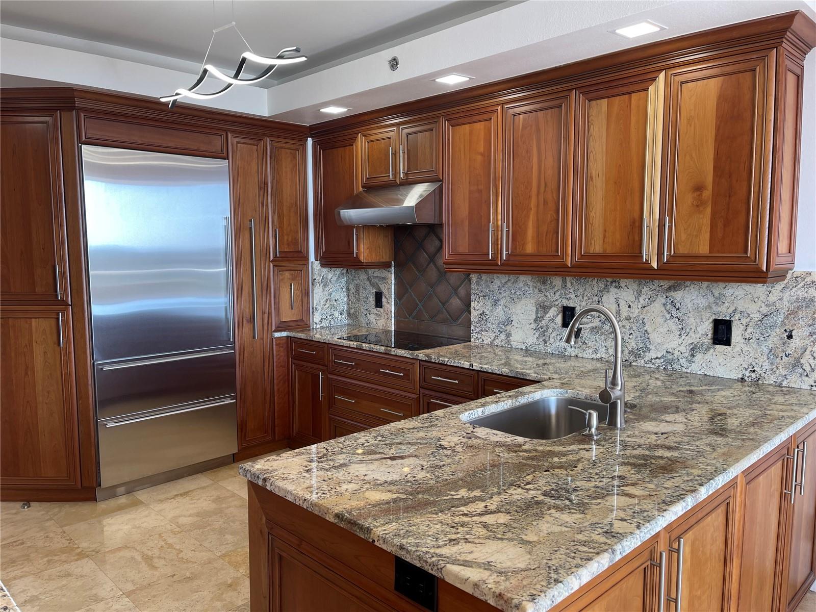 Listing photo id 2 for 3060 Grand Bay Boulevard 174