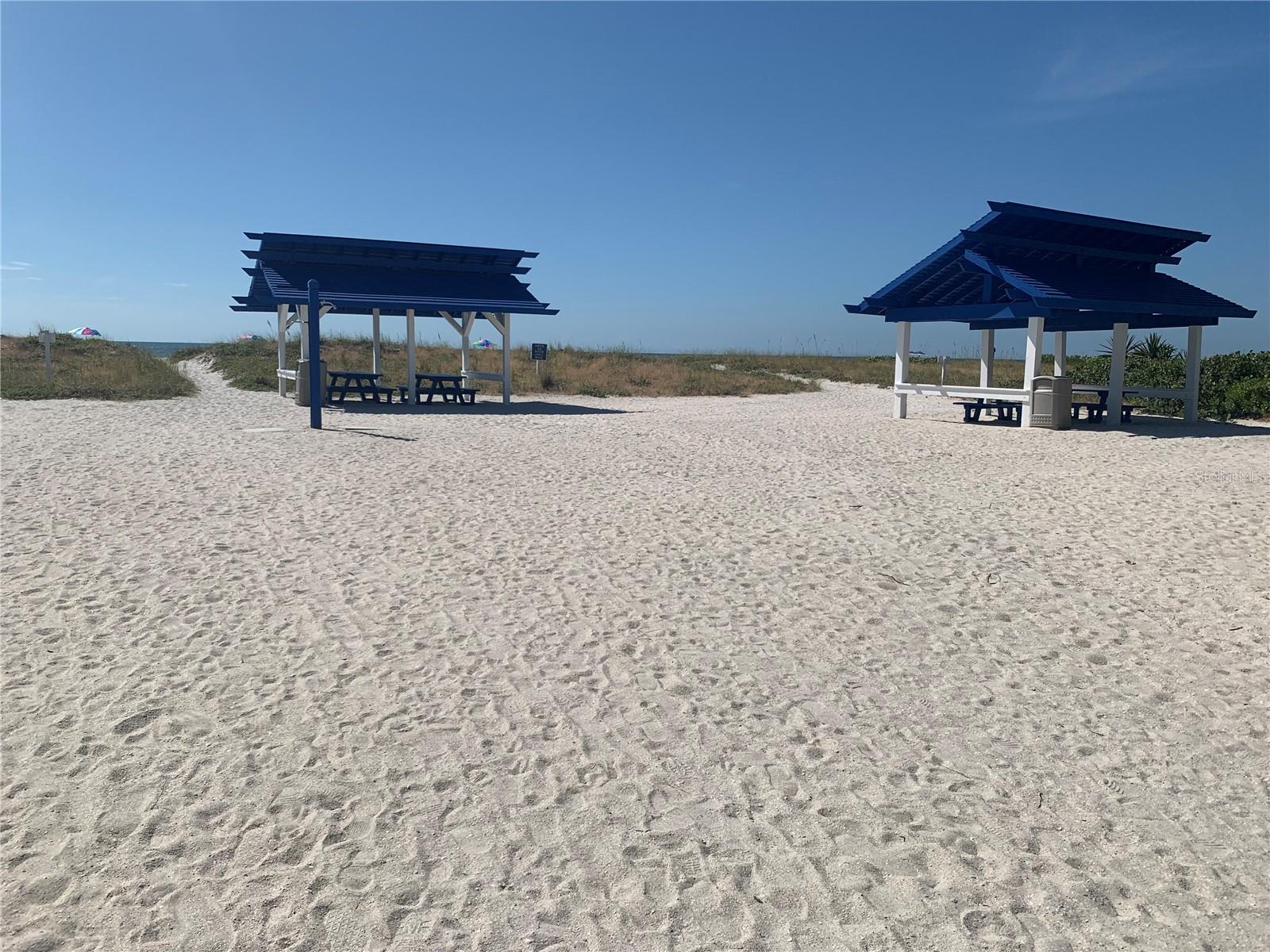 Listing photo id 39 for 3060 Grand Bay Boulevard 174