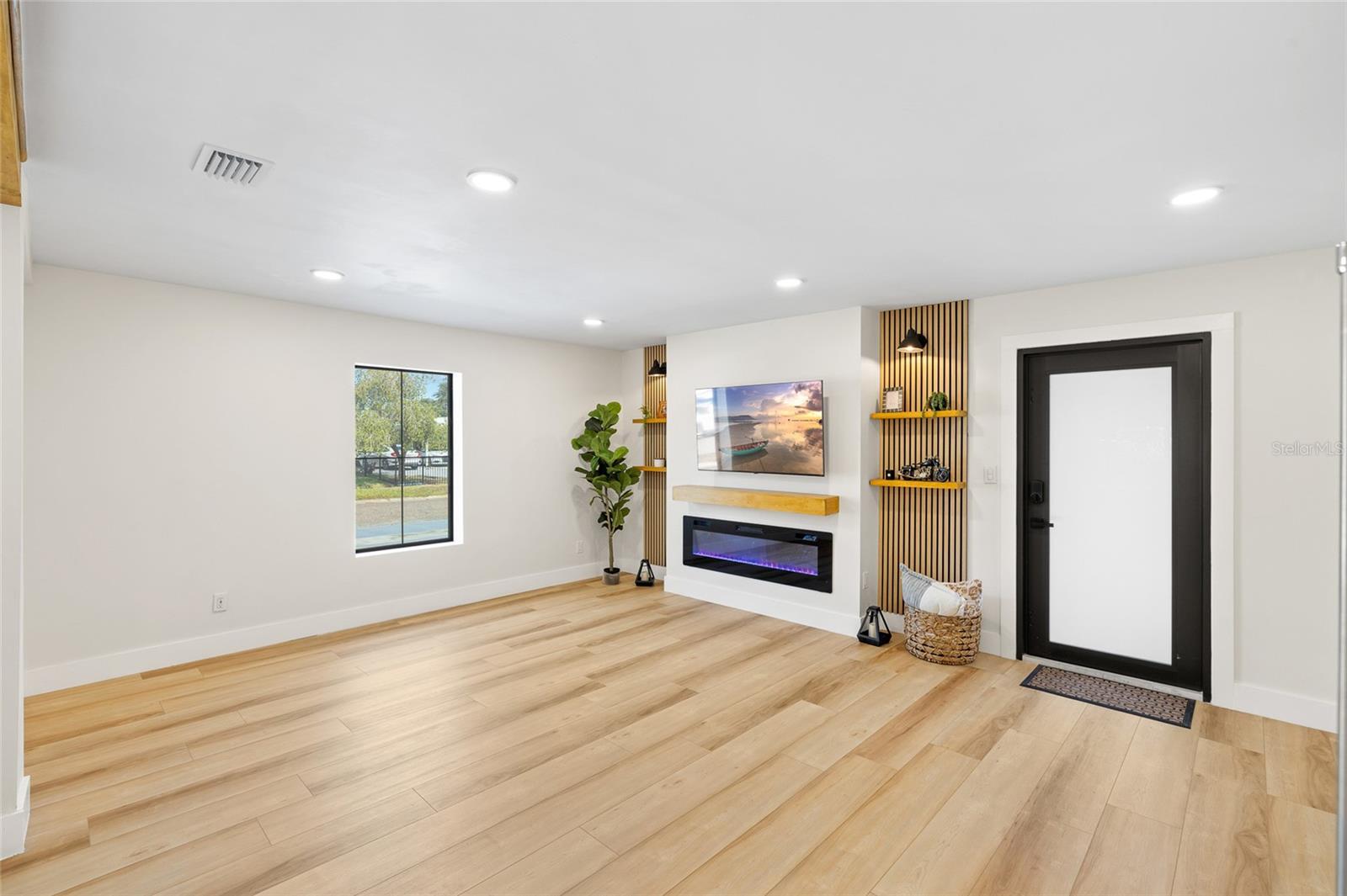 Image 19 of 58 For 4412 Trilby Avenue