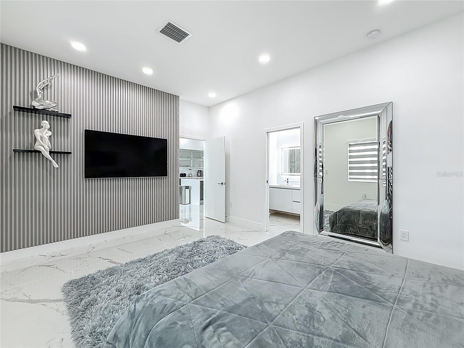 Image 28 of 57 For 2356 11th Street