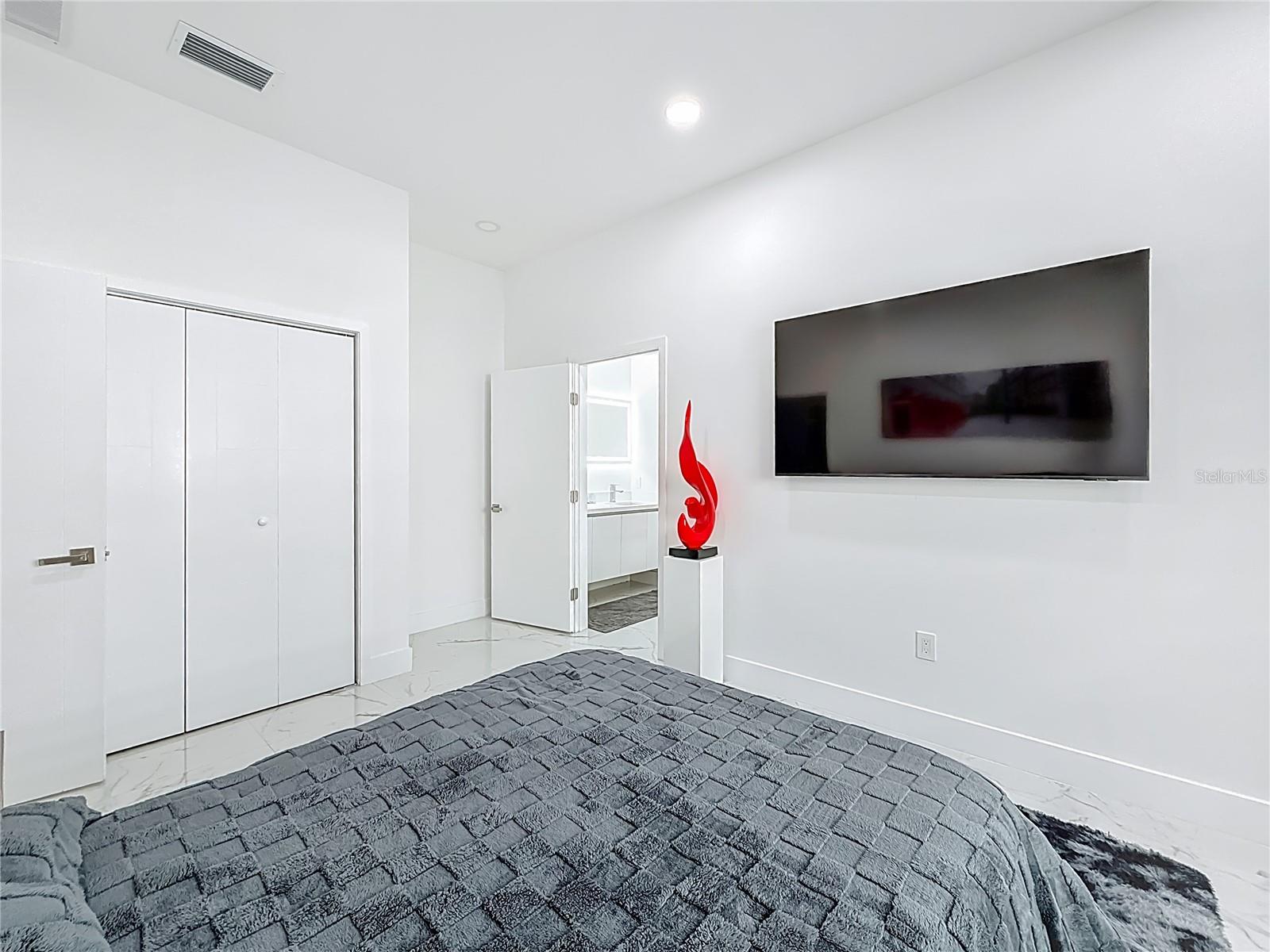 Image 31 of 57 For 2356 11th Street