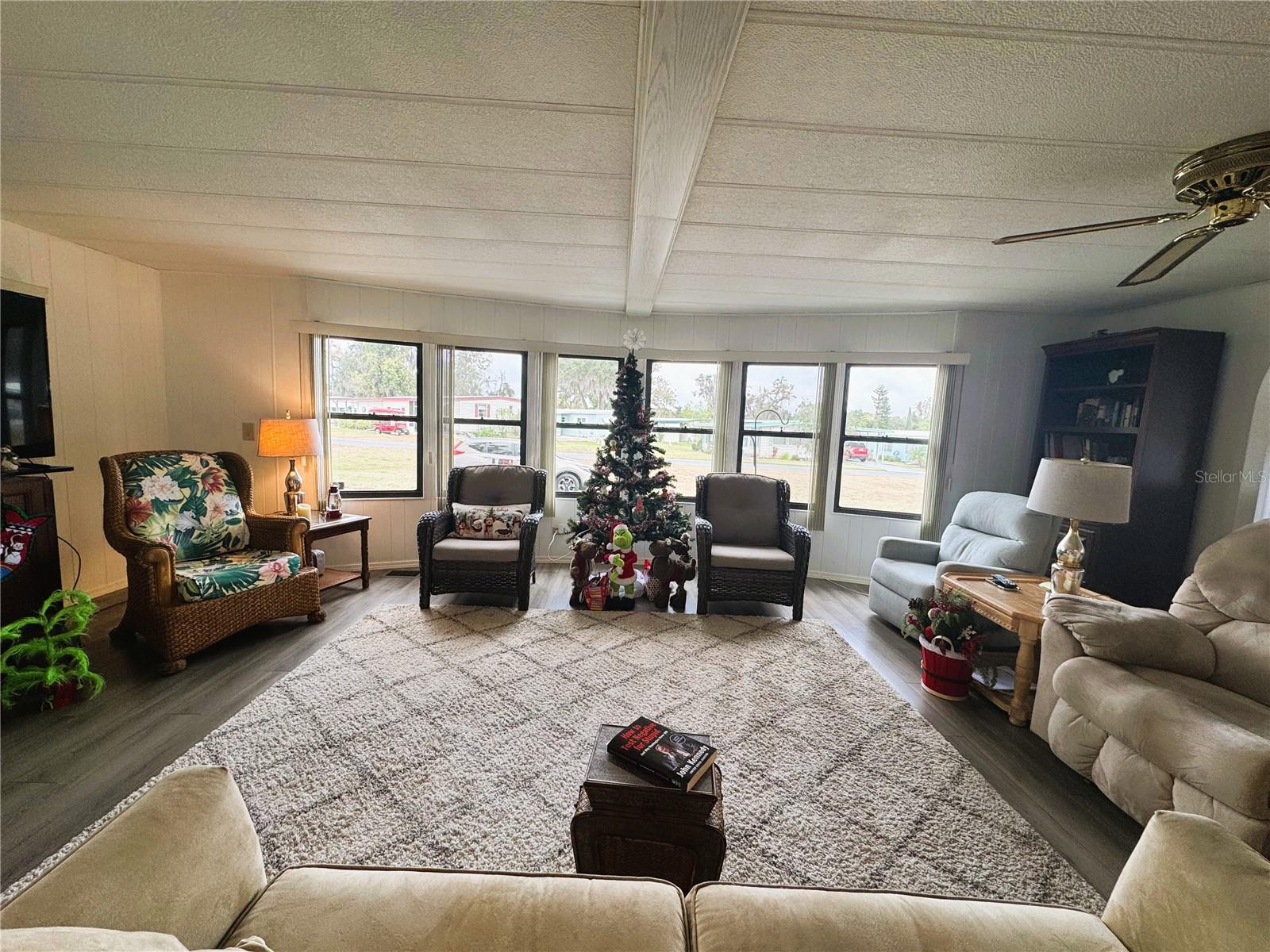 Image 11 of 38 For 407 Palo Verde Drive