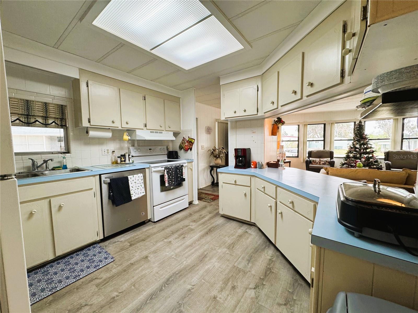 Image 6 of 38 For 407 Palo Verde Drive