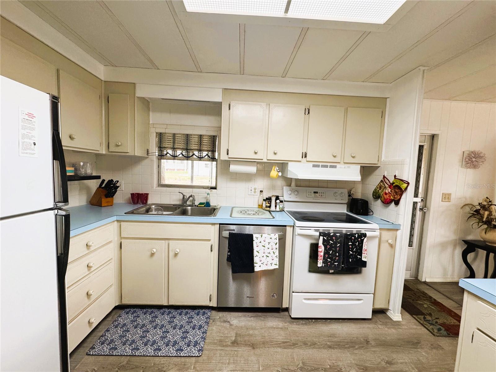 Image 8 of 38 For 407 Palo Verde Drive