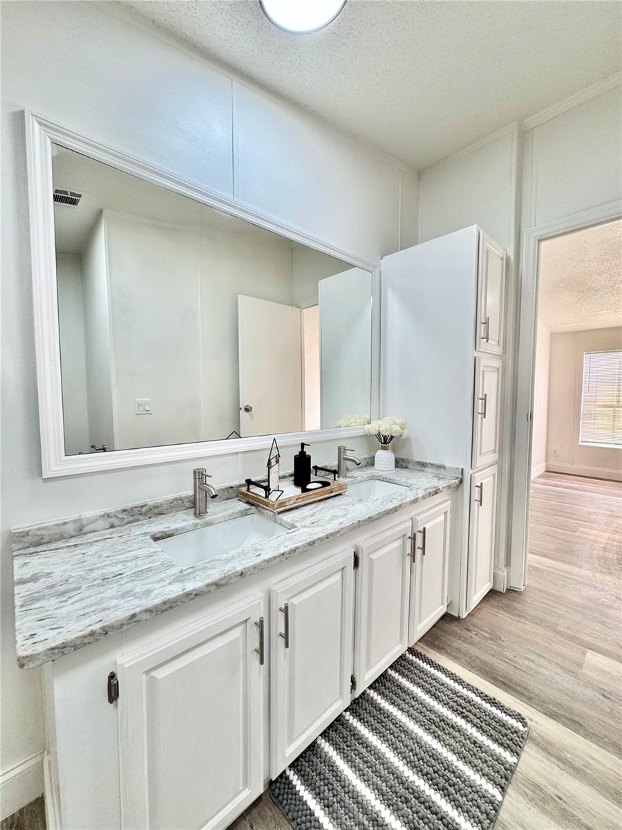 Image 17 of 27 For 14127 62nd Court