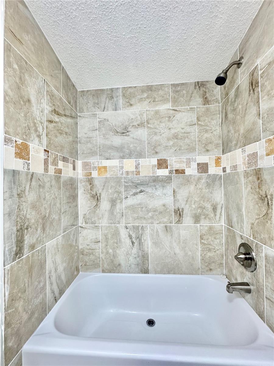 Image 21 of 27 For 14127 62nd Court