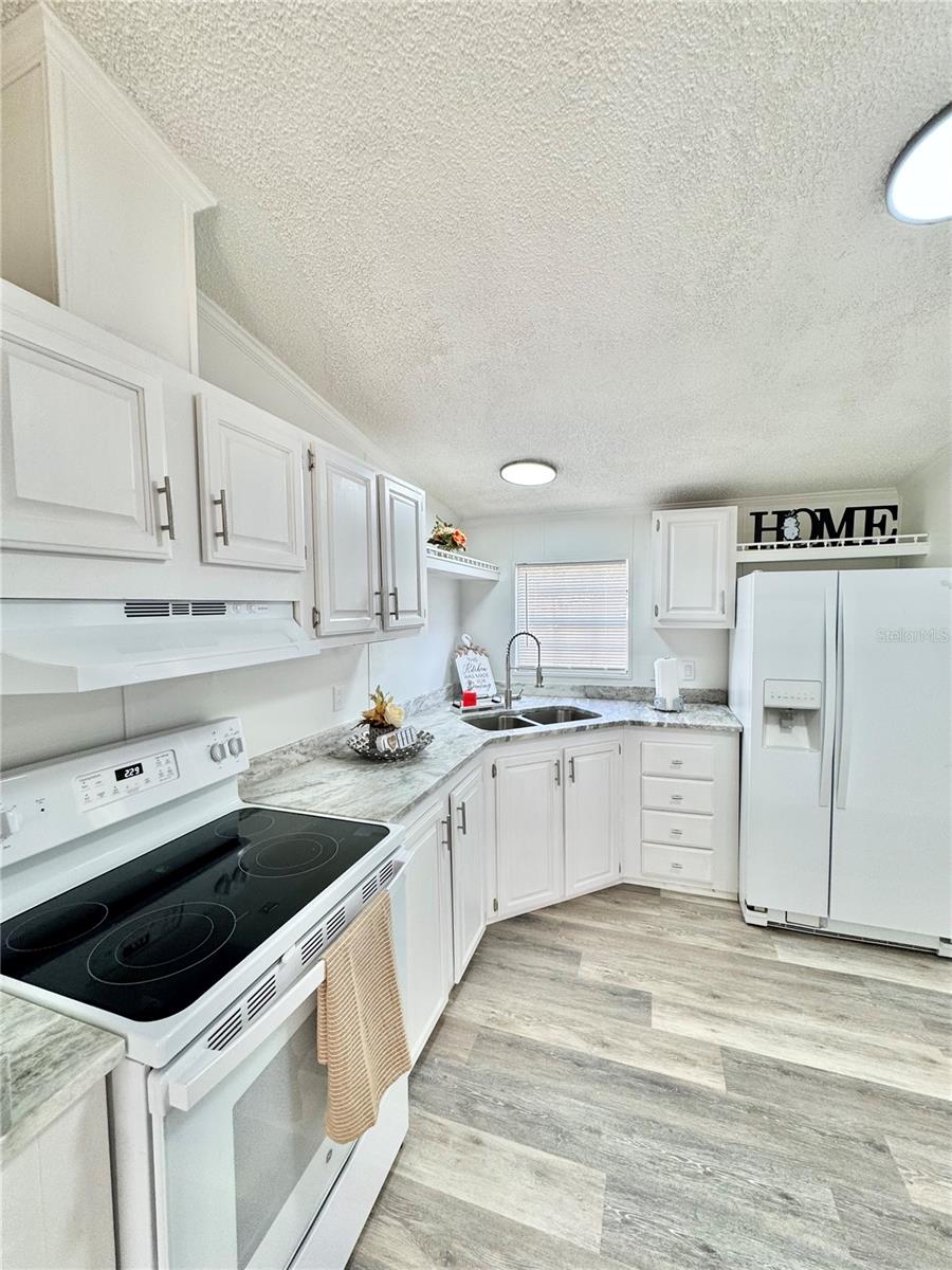 Image 9 of 27 For 14127 62nd Court