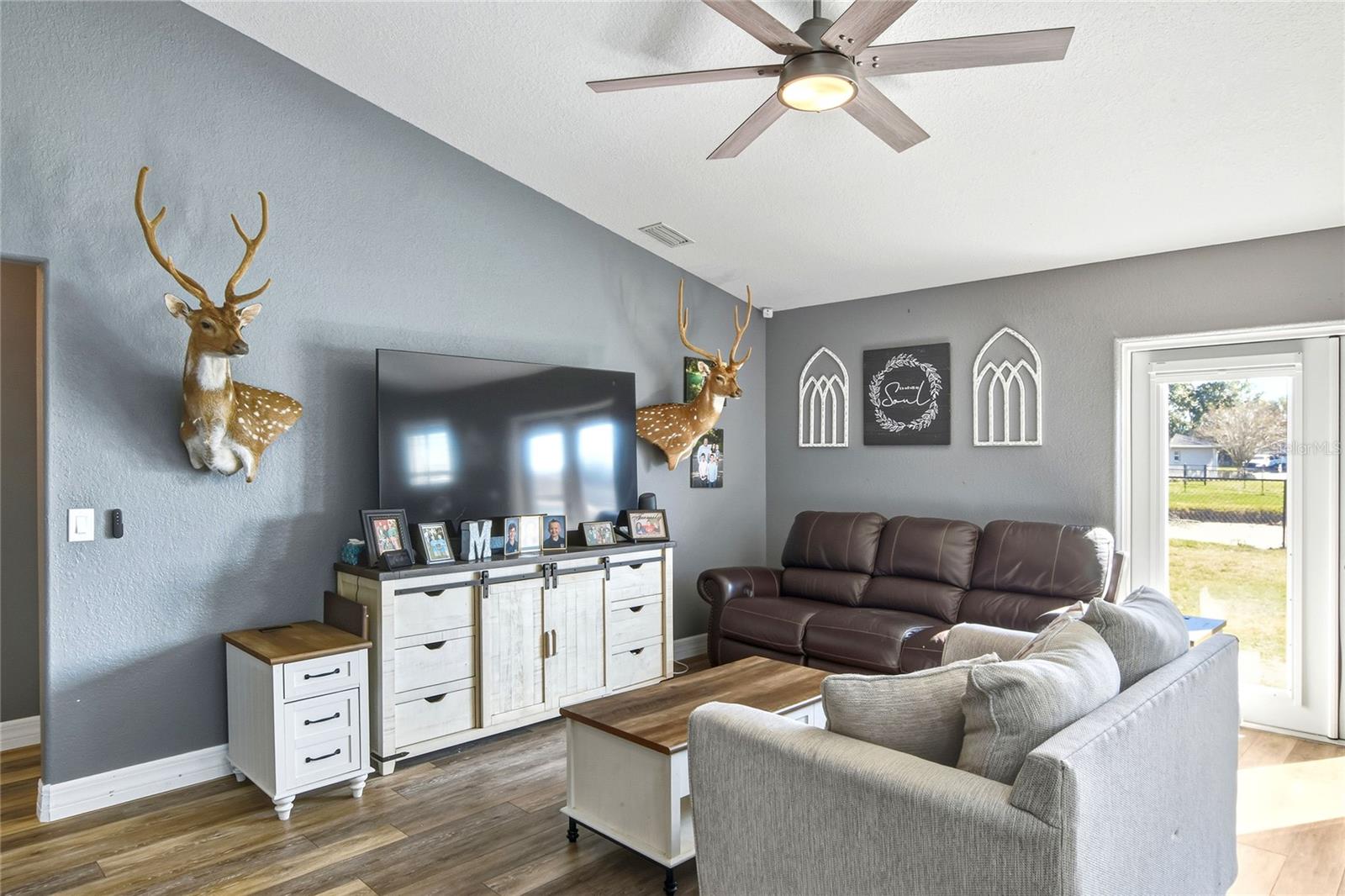 Image 16 of 43 For 533 Seven Oaks