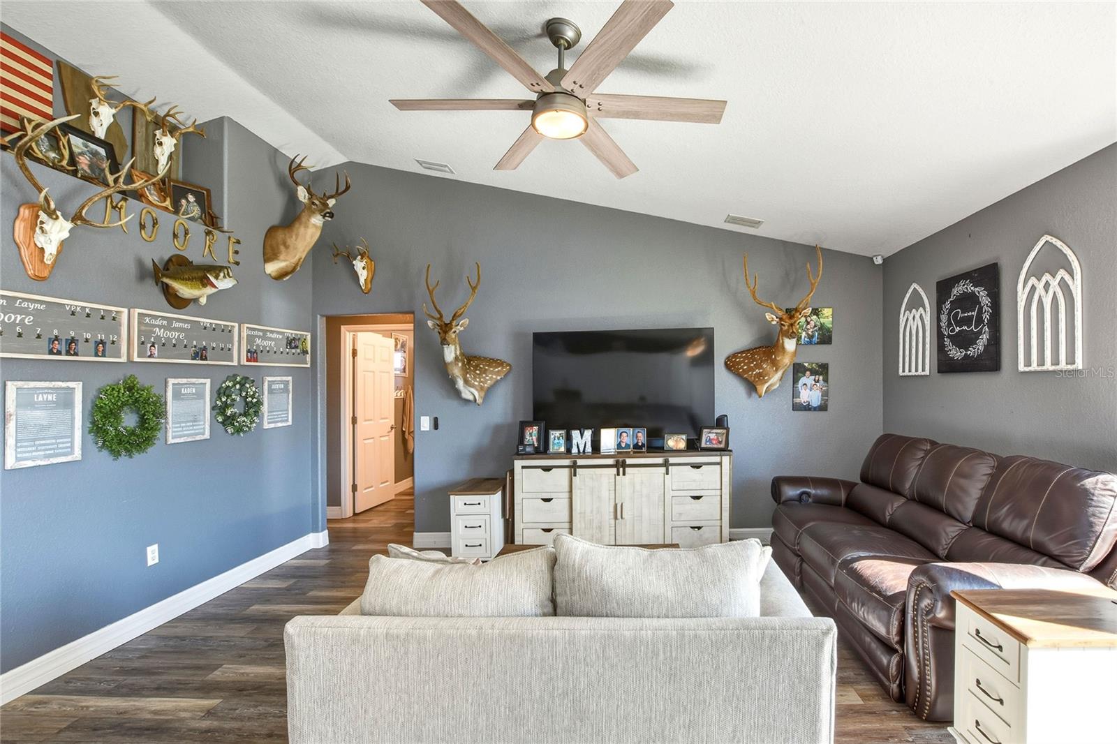 Image 17 of 43 For 533 Seven Oaks