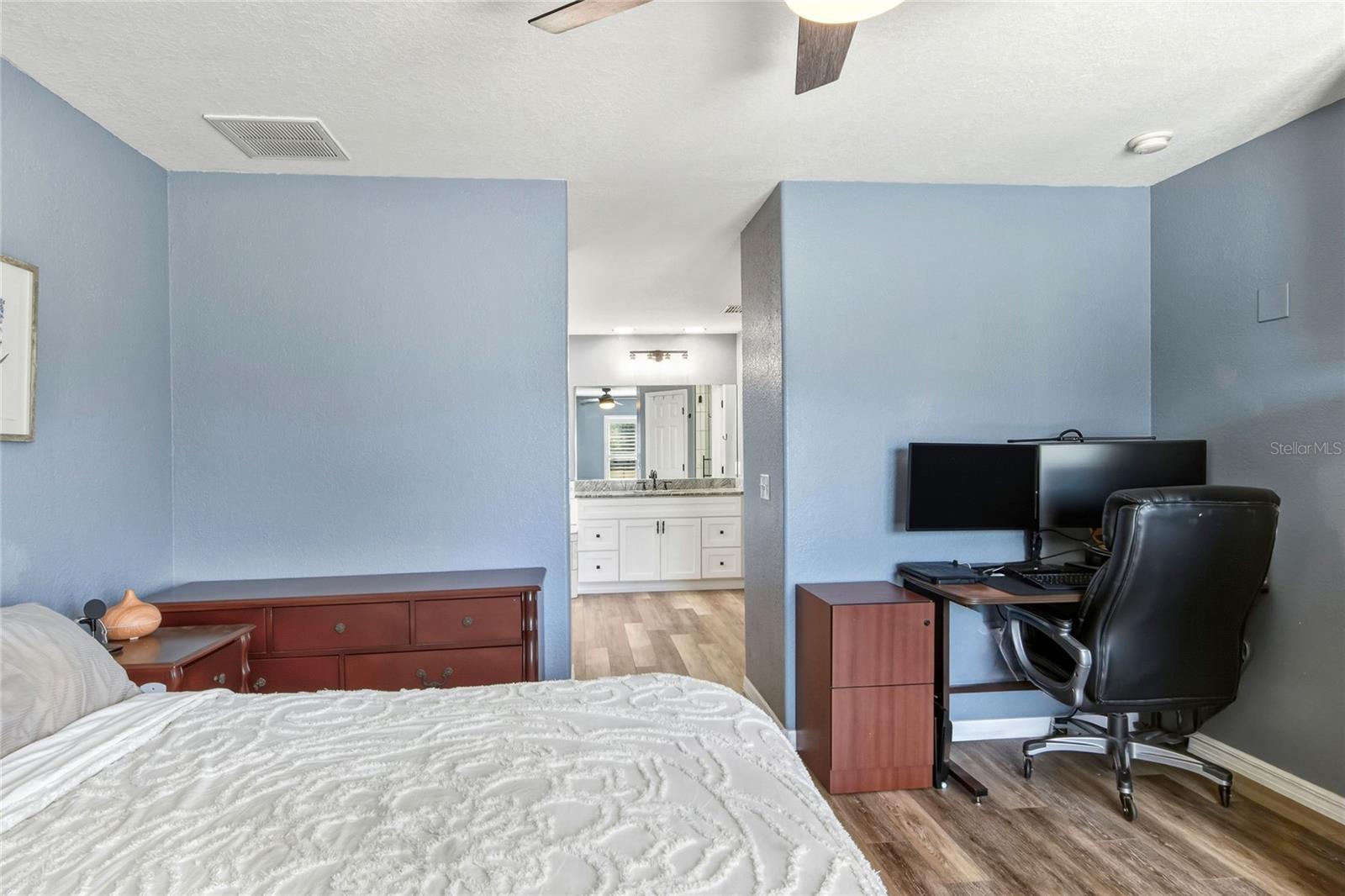 Image 23 of 43 For 533 Seven Oaks