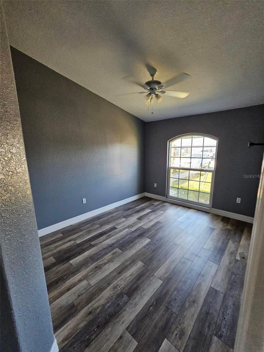 Image 32 of 43 For 533 Seven Oaks