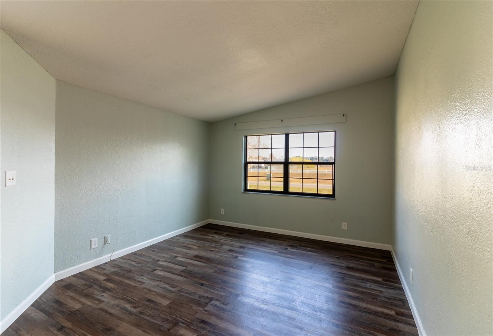 Image 5 of 40 For 4680 44th Court