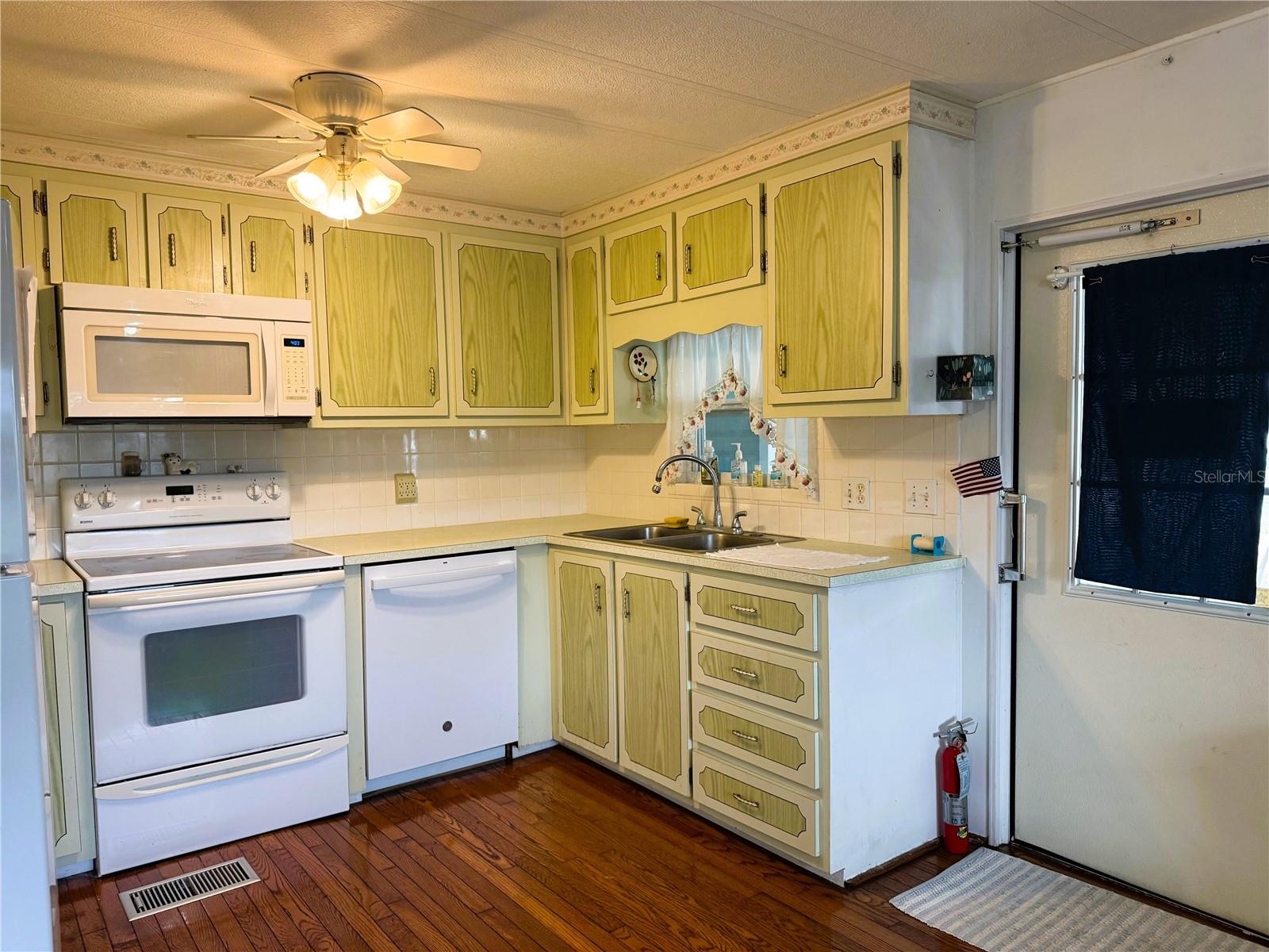 Image 7 of 33 For 106 Bougainvillea Drive