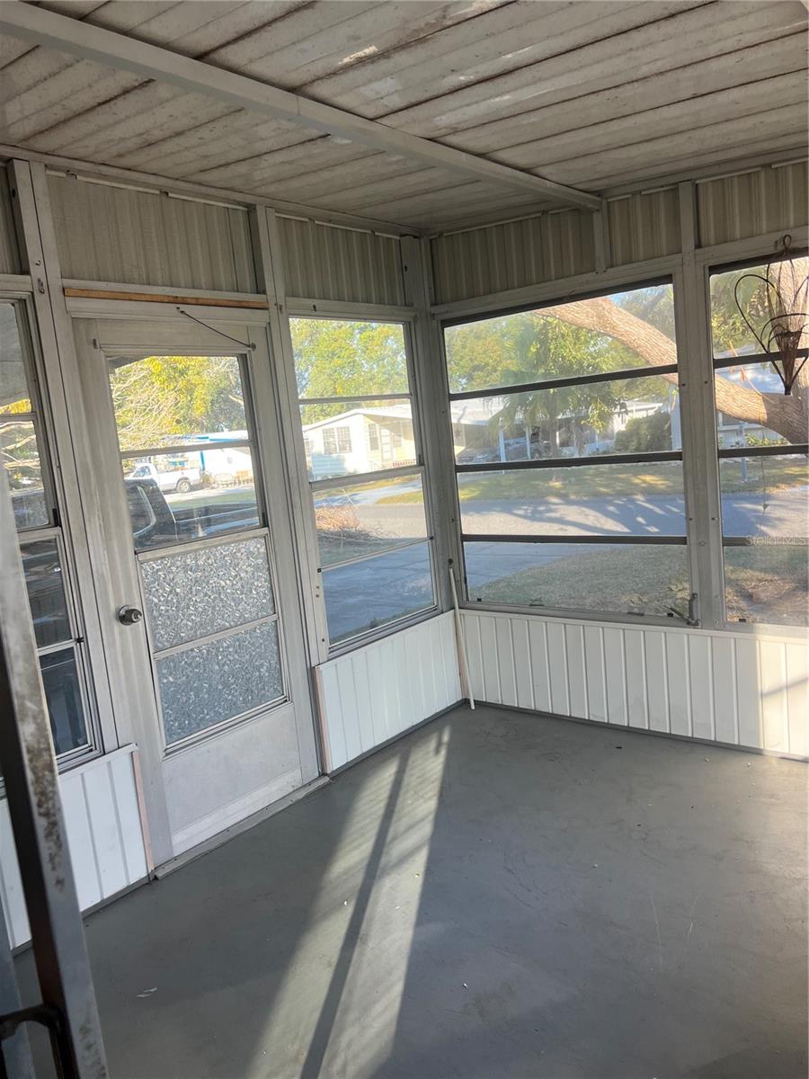 Image 3 of 12 For 1610 Reynolds 87