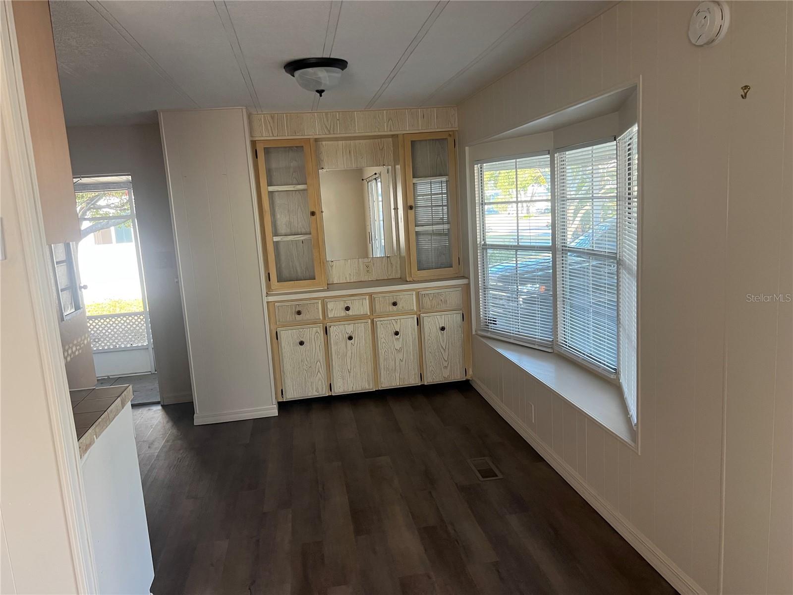 Image 5 of 12 For 1610 Reynolds 87