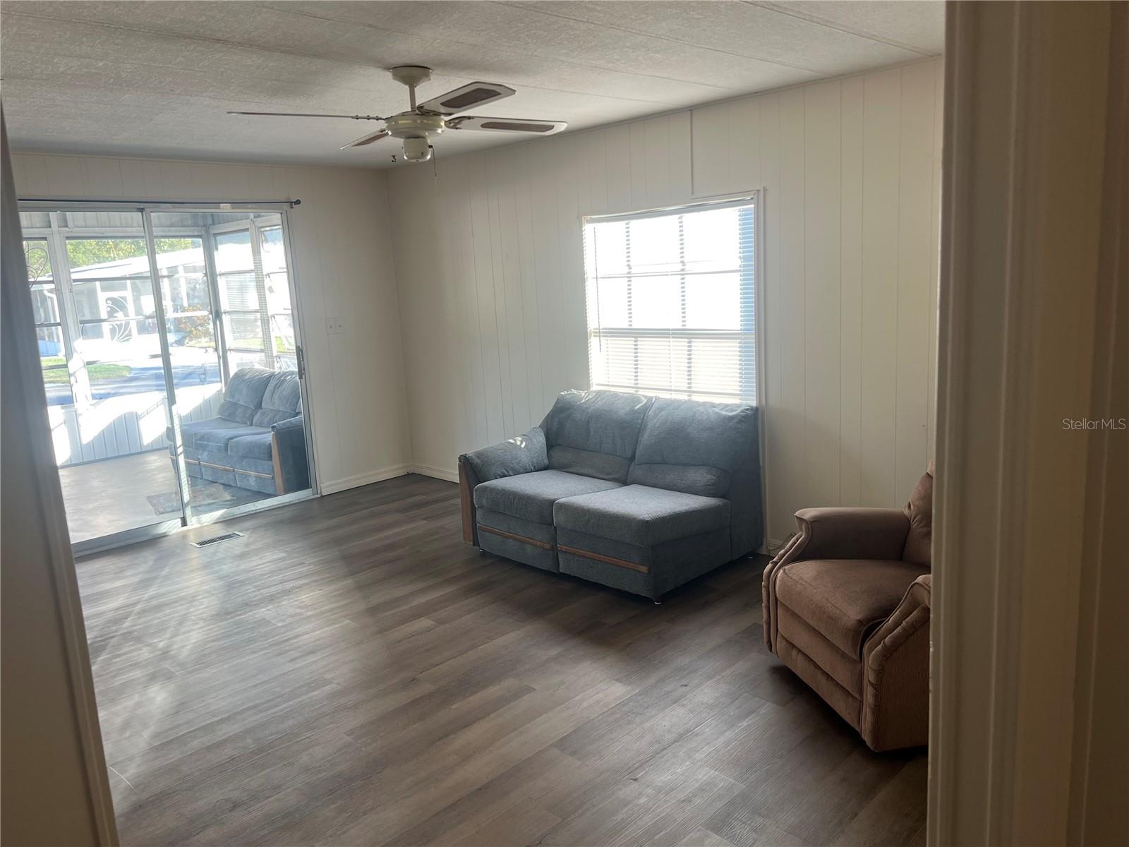 Image 7 of 12 For 1610 Reynolds 87